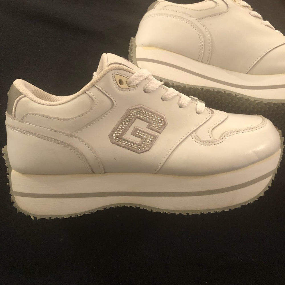 GUESS SPORT PLATFORM SNEAKER ~ RUNS SNUG